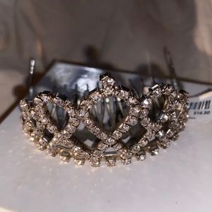 NWT Tiara Comb Hair Accessory